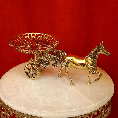 شیرینی خوری اسب