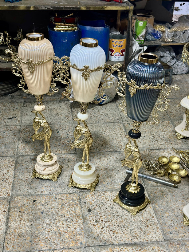 گلدان کنار سالنی برنز پایه سنگی مدل دختر
