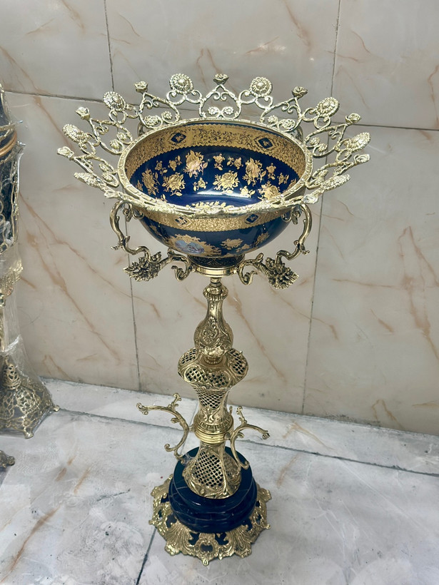 کنار سالنی برنز ستون زنبوری مدل گل قلبی بشقاب و کاسه سرمه ای طلا کوب