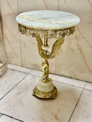 میز برنز با ستون بانو بالدار