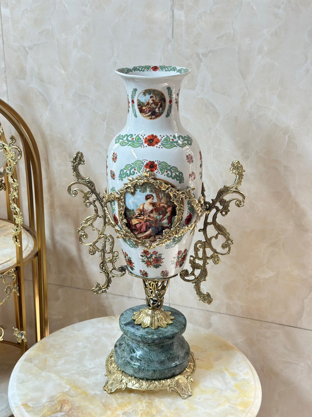 گلدان رومیزی چینی طلا کوب وارداتی دسته برنزی پایه سنگی