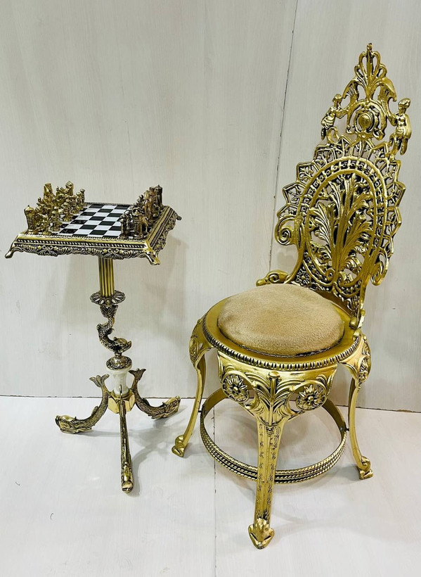 ست صندلی و شطرنج کنار سالنی پایه ماهی
