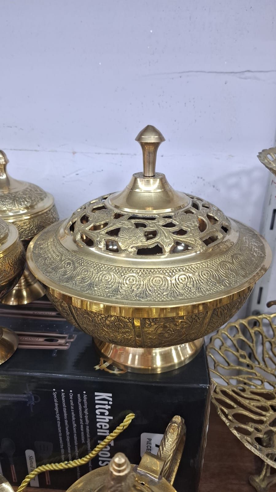 شکلاتخوری بزرگ برنجی هندی درب مشبک
