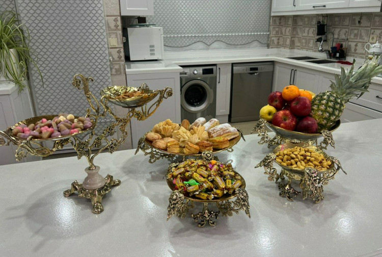 ست پذیرایی چهار تیکه طلایی ضد خش و پیاله پیشدستی انگوری پایه سنگی